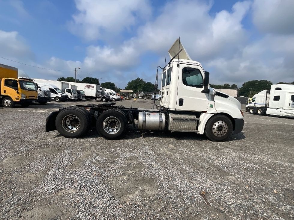Day Cab Tractor-Heavy Duty Tractors-Freightliner-2020-T12664ST-Baltimore-MD-478,523\n\t\tmiles-$ 45,750 - Image 8