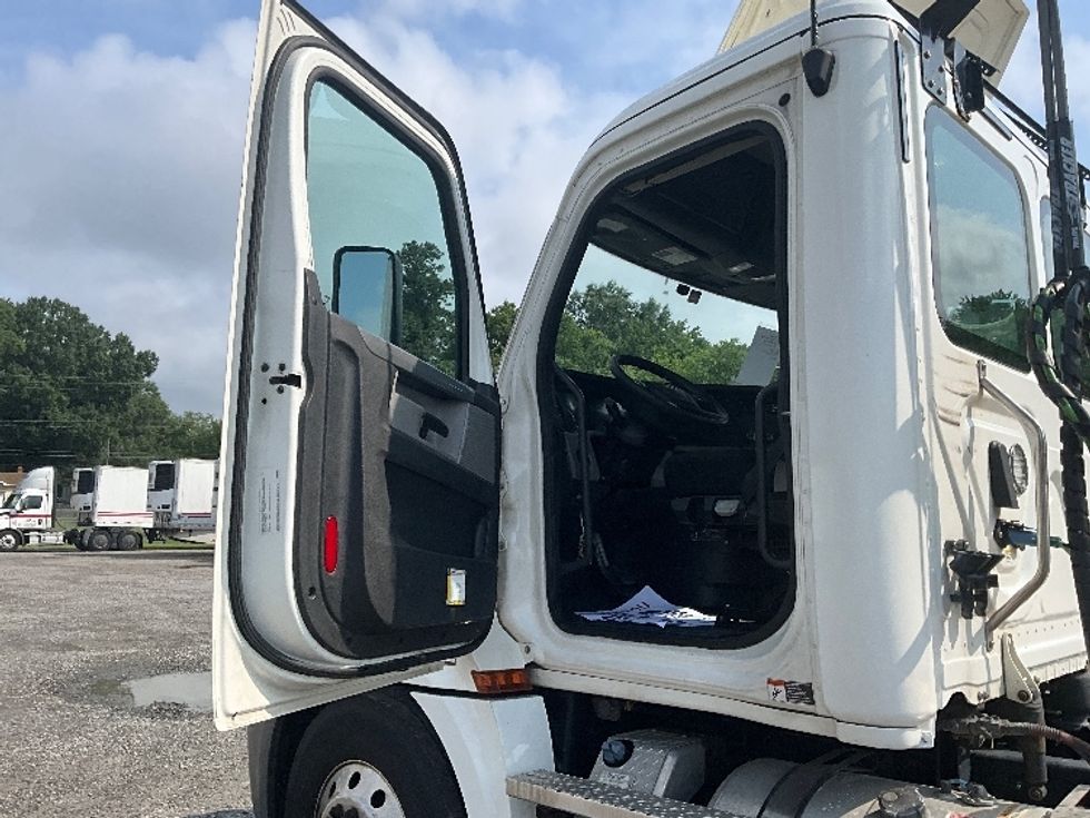 Day Cab Tractor-Heavy Duty Tractors-Freightliner-2020-T12664ST-Baltimore-MD-478,523\n\t\tmiles-$ 45,750 - Image 9