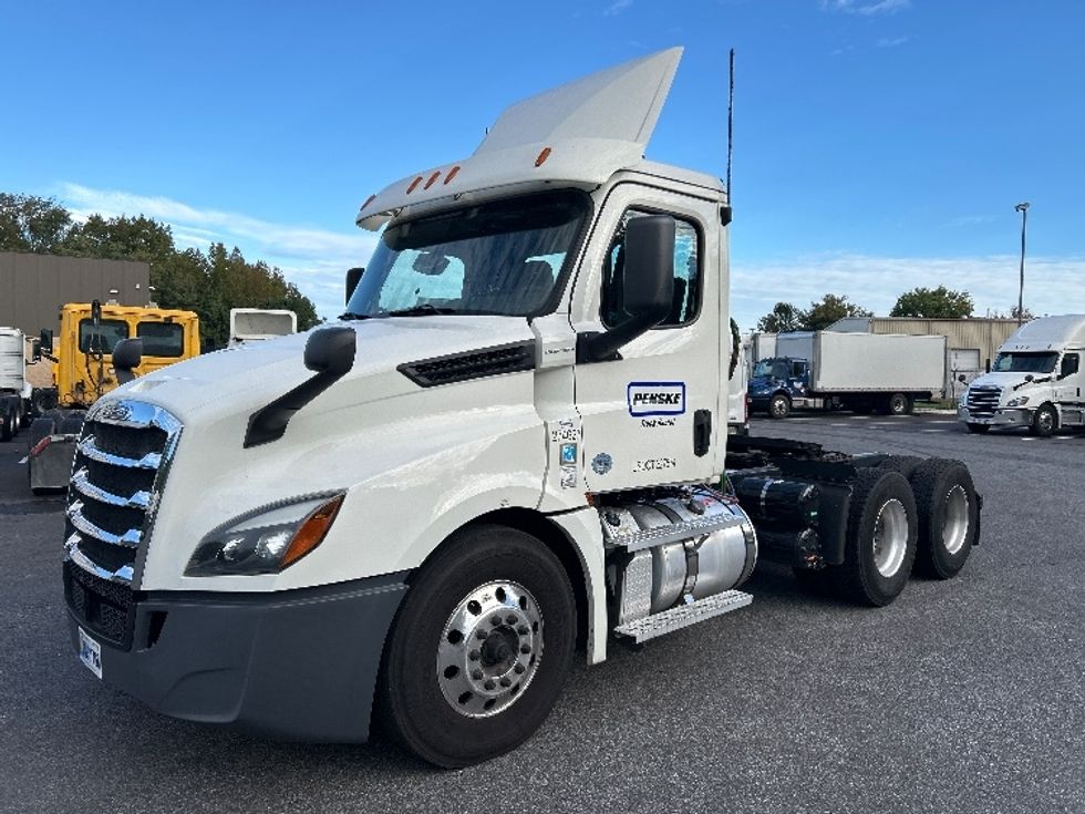 Day Cab Tractor-Heavy Duty Tractors-Freightliner-2020-T12664ST-Belcamp-MD-211,132\n\t\tmiles-$ 54,000 - Image 3