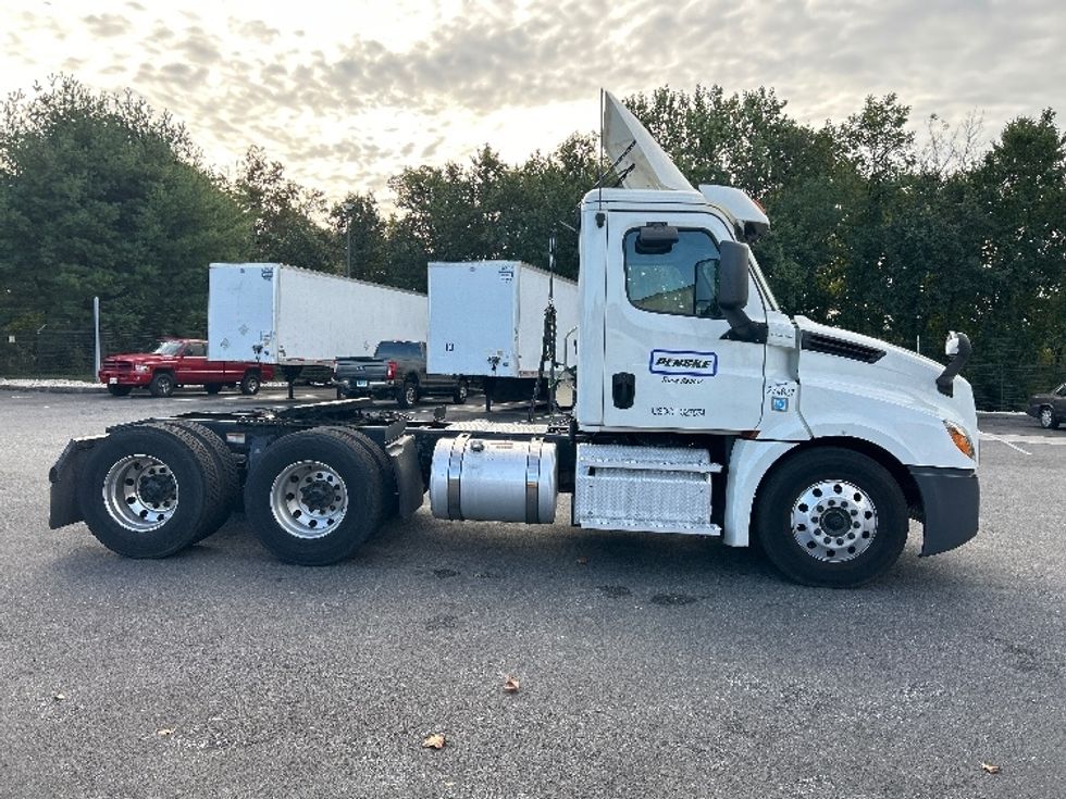 Day Cab Tractor-Heavy Duty Tractors-Freightliner-2020-T12664ST-Belcamp-MD-211,132\n\t\tmiles-$ 54,000 - Image 8