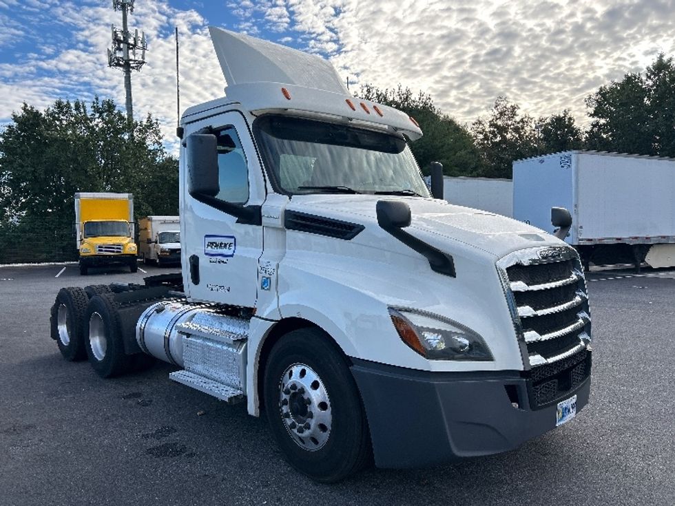 Day Cab Tractor-Heavy Duty Tractors-Freightliner-2020-T12664ST-Belcamp-MD-217,178\n\t\tmiles-$ 44,000 - Image 1