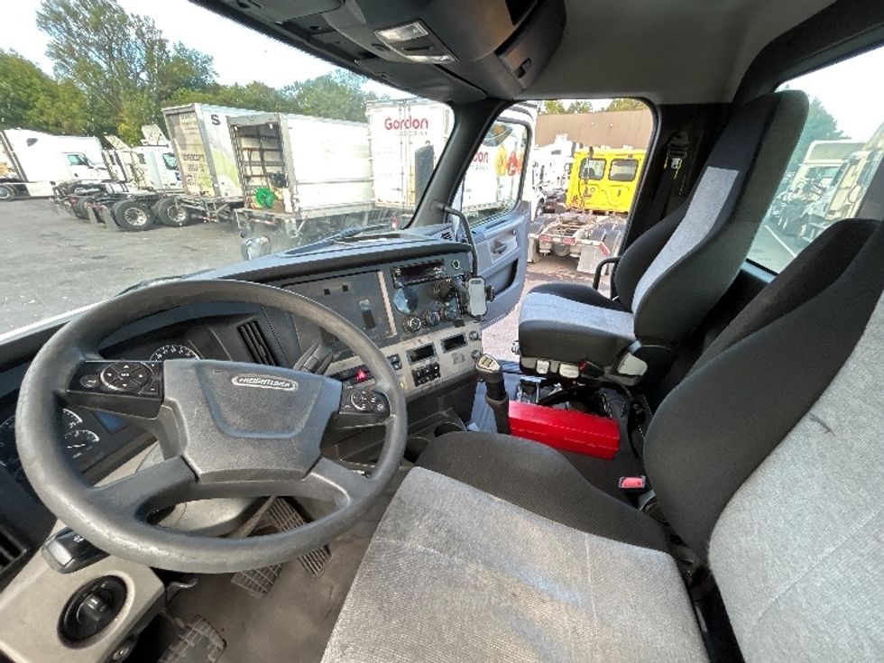 Day Cab Tractor-Heavy Duty Tractors-Freightliner-2020-T12664ST-Belcamp-MD-217,178\n\t\tmiles-$ 44,000 - Image 10