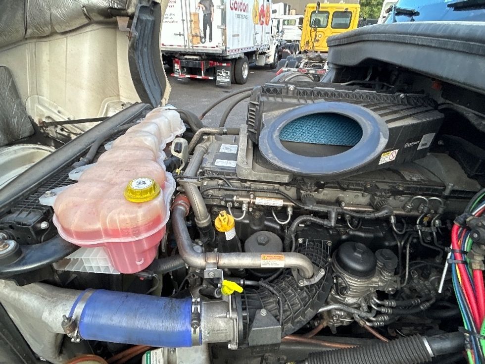Day Cab Tractor-Heavy Duty Tractors-Freightliner-2020-T12664ST-Belcamp-MD-217,178\n\t\tmiles-$ 44,000 - Image 17