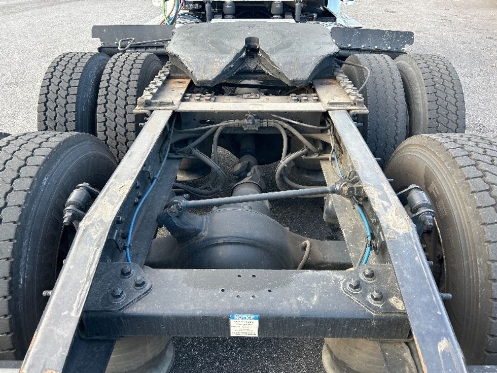 Day Cab Tractor-Heavy Duty Tractors-Freightliner-2020-T12664ST-Belcamp-MD-217,178\n\t\tmiles-$ 44,000 - Image 6