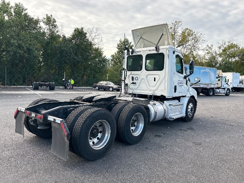 Day Cab Tractor-Heavy Duty Tractors-Freightliner-2020-T12664ST-Belcamp-MD-217,178\n\t\tmiles-$ 44,000 - Image 7