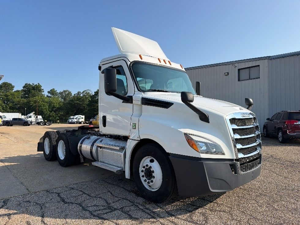 Day Cab Tractor-Heavy Duty Tractors-Freightliner-2020-T12664ST-Belden-MS-347,559\n\t\tmiles-$ 53,250 - Image 1