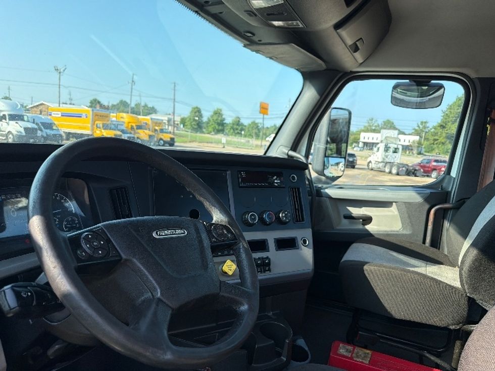 Day Cab Tractor-Heavy Duty Tractors-Freightliner-2020-T12664ST-Belden-MS-347,559\n\t\tmiles-$ 53,250 - Image 10