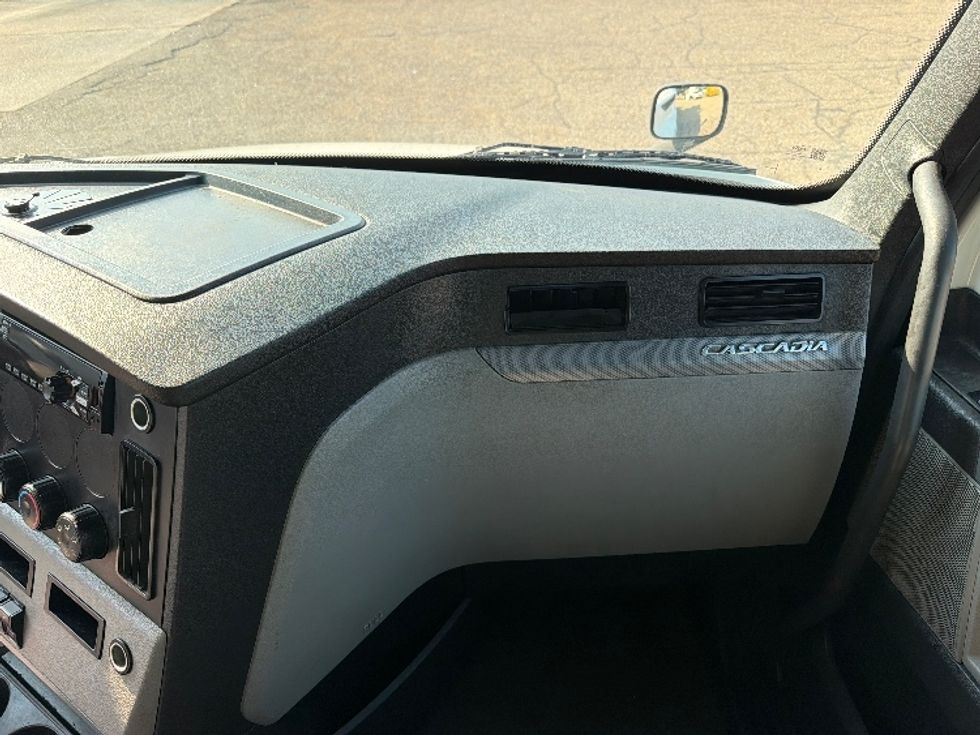 Day Cab Tractor-Heavy Duty Tractors-Freightliner-2020-T12664ST-Belden-MS-347,559\n\t\tmiles-$ 53,250 - Image 13