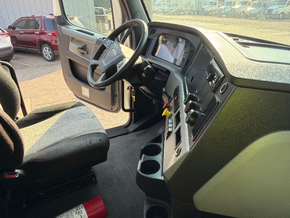 Day Cab Tractor-Heavy Duty Tractors-Freightliner-2020-T12664ST-Belden-MS-347,559\n\t\tmiles-$ 53,250 - Image 14