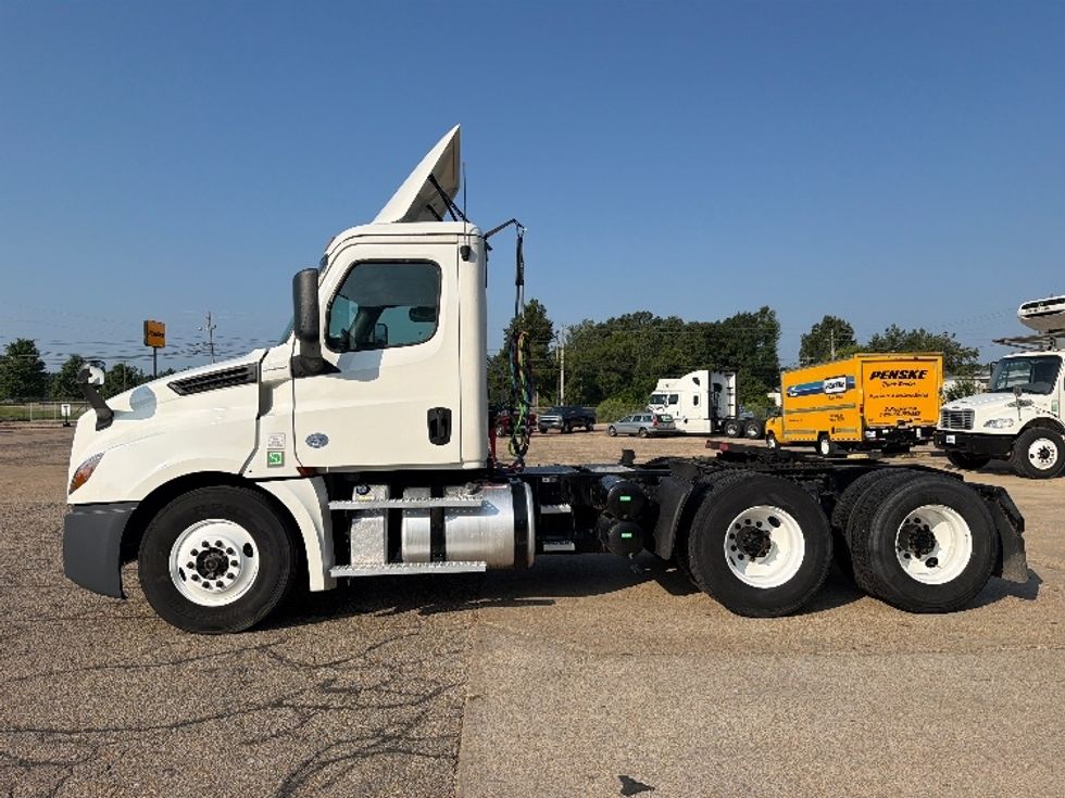 Day Cab Tractor-Heavy Duty Tractors-Freightliner-2020-T12664ST-Belden-MS-347,559\n\t\tmiles-$ 53,250 - Image 4