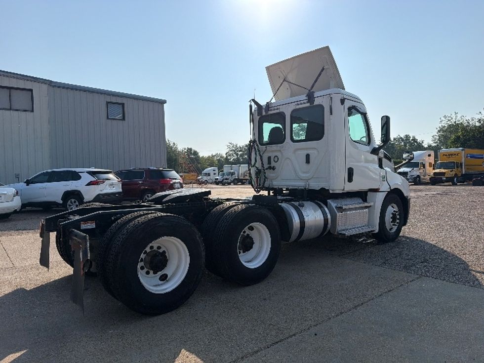 Day Cab Tractor-Heavy Duty Tractors-Freightliner-2020-T12664ST-Belden-MS-347,559\n\t\tmiles-$ 53,250 - Image 7
