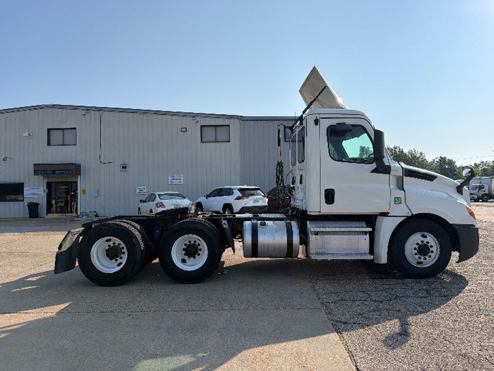 Day Cab Tractor-Heavy Duty Tractors-Freightliner-2020-T12664ST-Belden-MS-347,559\n\t\tmiles-$ 53,250 - Image 8