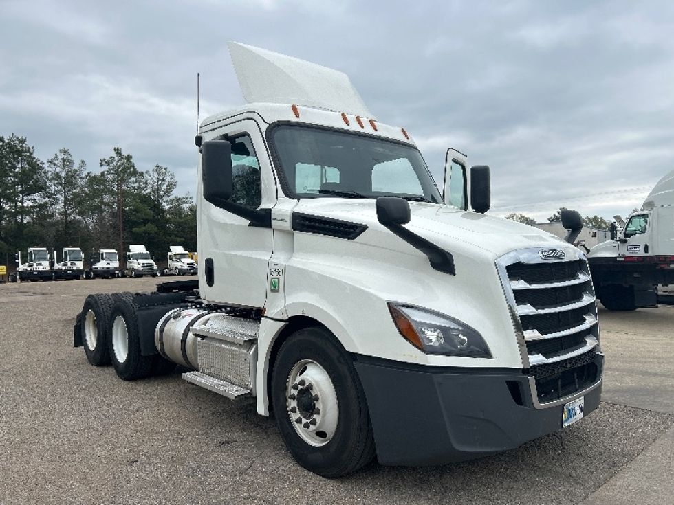 Day Cab Tractor-Heavy Duty Tractors-Freightliner-2020-T12664ST-Belden-MS-367,816\n\t\tmiles-$ 49,500 - Image 1