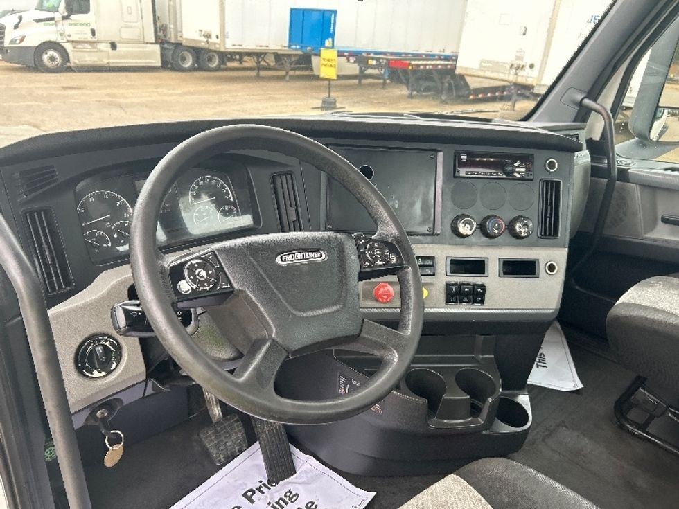 Day Cab Tractor-Heavy Duty Tractors-Freightliner-2020-T12664ST-Belden-MS-367,816\n\t\tmiles-$ 49,500 - Image 10
