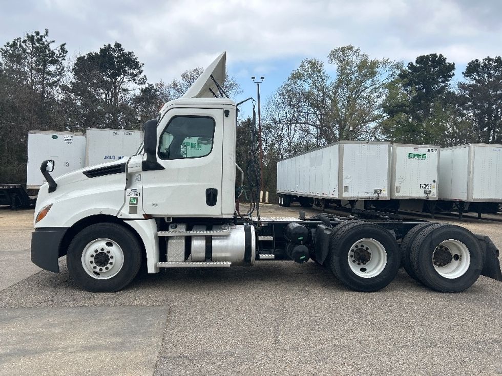 Day Cab Tractor-Heavy Duty Tractors-Freightliner-2020-T12664ST-Belden-MS-367,816\n\t\tmiles-$ 49,500 - Image 4