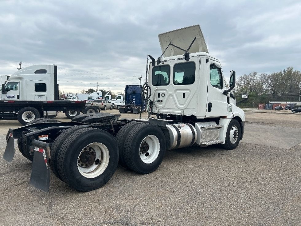 Day Cab Tractor-Heavy Duty Tractors-Freightliner-2020-T12664ST-Belden-MS-367,816\n\t\tmiles-$ 49,500 - Image 7