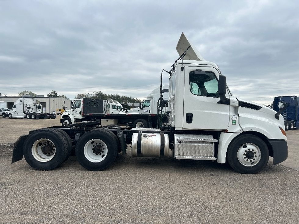 Day Cab Tractor-Heavy Duty Tractors-Freightliner-2020-T12664ST-Belden-MS-367,816\n\t\tmiles-$ 49,500 - Image 8