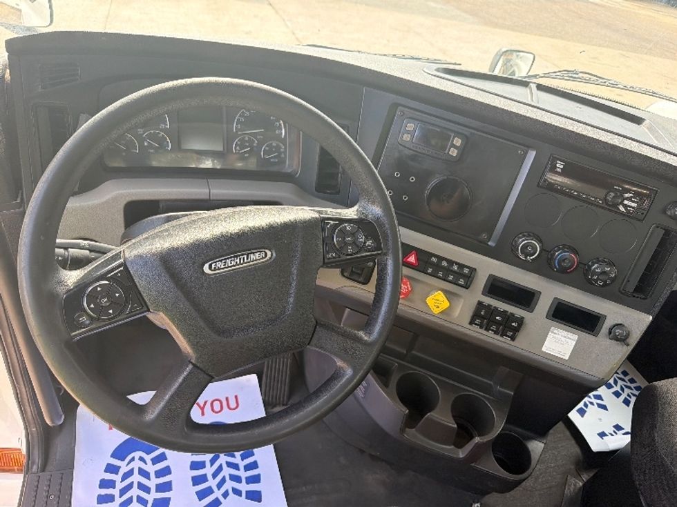 Day Cab Tractor-Heavy Duty Tractors-Freightliner-2020-T12664ST-Belden-MS-408,560\n\t\tmiles-$ 52,500 - Image 11
