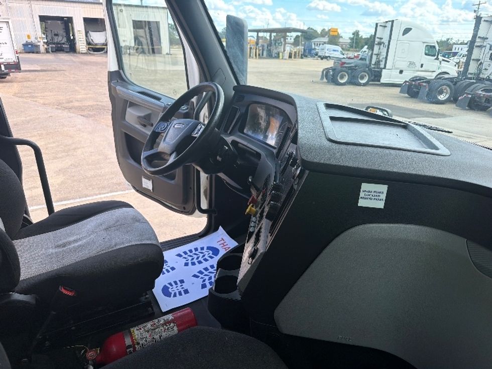 Day Cab Tractor-Heavy Duty Tractors-Freightliner-2020-T12664ST-Belden-MS-408,560\n\t\tmiles-$ 52,500 - Image 14