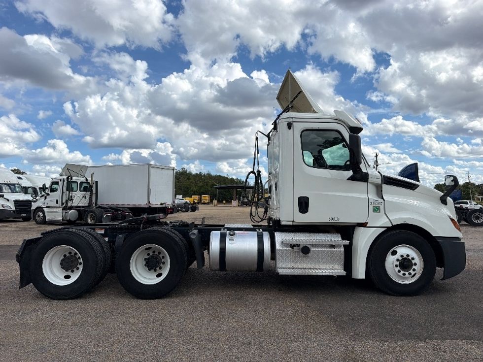 Day Cab Tractor-Heavy Duty Tractors-Freightliner-2020-T12664ST-Belden-MS-408,560\n\t\tmiles-$ 52,500 - Image 8