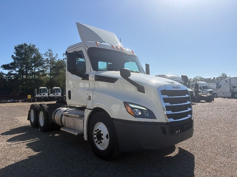 Day Cab Tractor-Heavy Duty Tractors-Freightliner-2020-T12664ST-Belden-MS-428,778\n\t\tmiles-$ 50,000 - Image 1