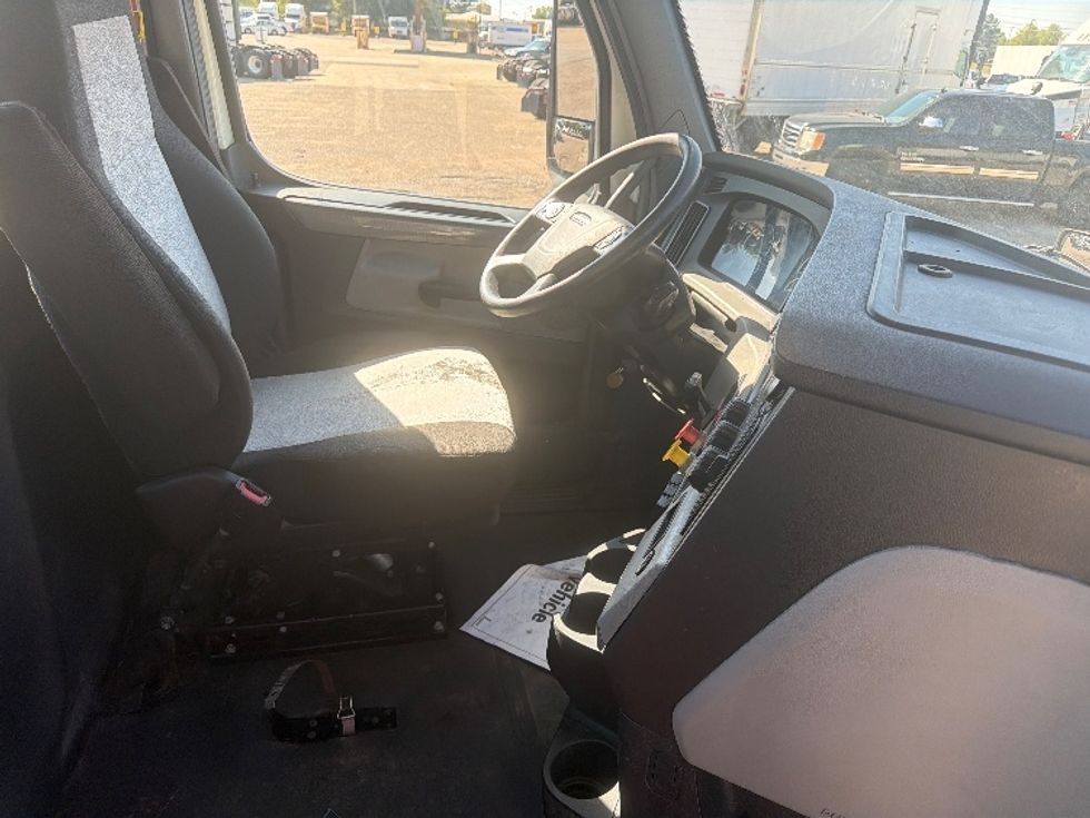 Day Cab Tractor-Heavy Duty Tractors-Freightliner-2020-T12664ST-Belden-MS-428,778\n\t\tmiles-$ 50,000 - Image 14