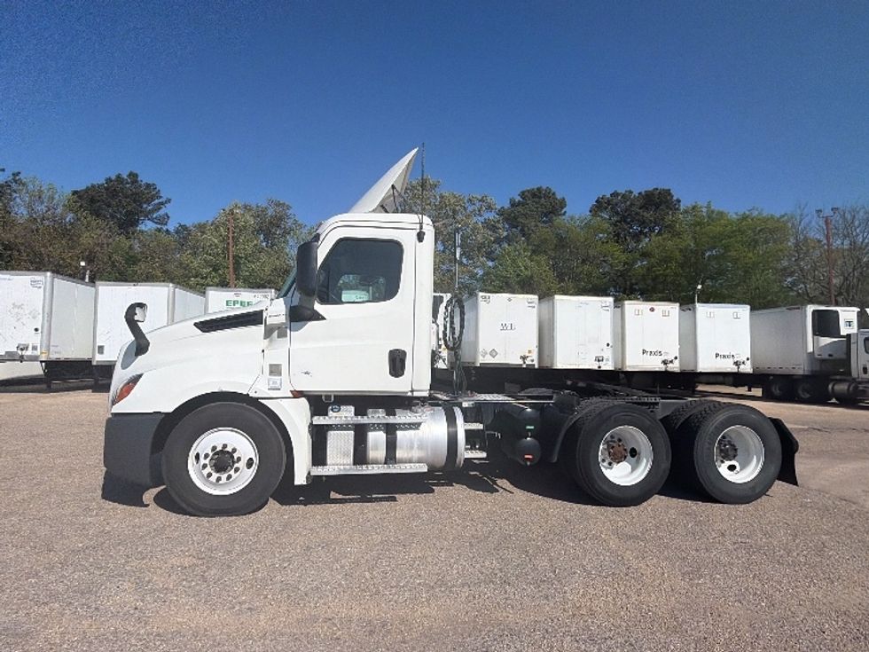 Day Cab Tractor-Heavy Duty Tractors-Freightliner-2020-T12664ST-Belden-MS-428,778\n\t\tmiles-$ 50,000 - Image 4