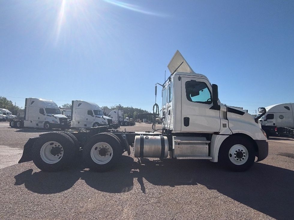 Day Cab Tractor-Heavy Duty Tractors-Freightliner-2020-T12664ST-Belden-MS-428,778\n\t\tmiles-$ 50,000 - Image 8