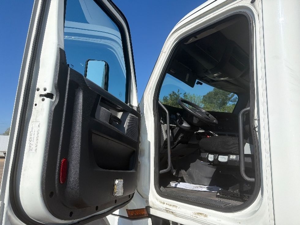 Day Cab Tractor-Heavy Duty Tractors-Freightliner-2020-T12664ST-Belden-MS-428,778\n\t\tmiles-$ 50,000 - Image 9