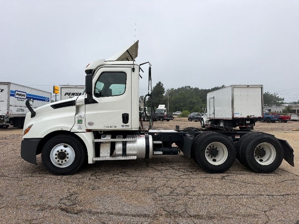 Day Cab Tractor-Heavy Duty Tractors-Freightliner-2020-T12664ST-Belden-MS-429,914\n\t\tmiles-$ 49,750 - Image 4