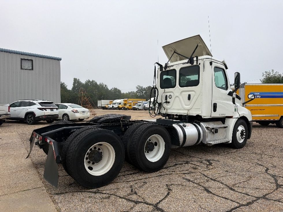 Day Cab Tractor-Heavy Duty Tractors-Freightliner-2020-T12664ST-Belden-MS-429,914\n\t\tmiles-$ 49,750 - Image 7