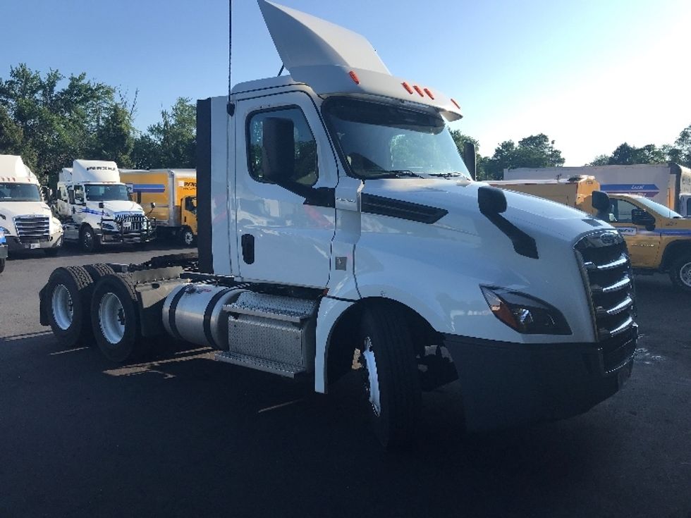 Day Cab Tractor-Heavy Duty Tractors-Freightliner-2020-T12664ST-Bensalem-PA-134,897\n\t\tmiles-$ 63,500 - Image 1