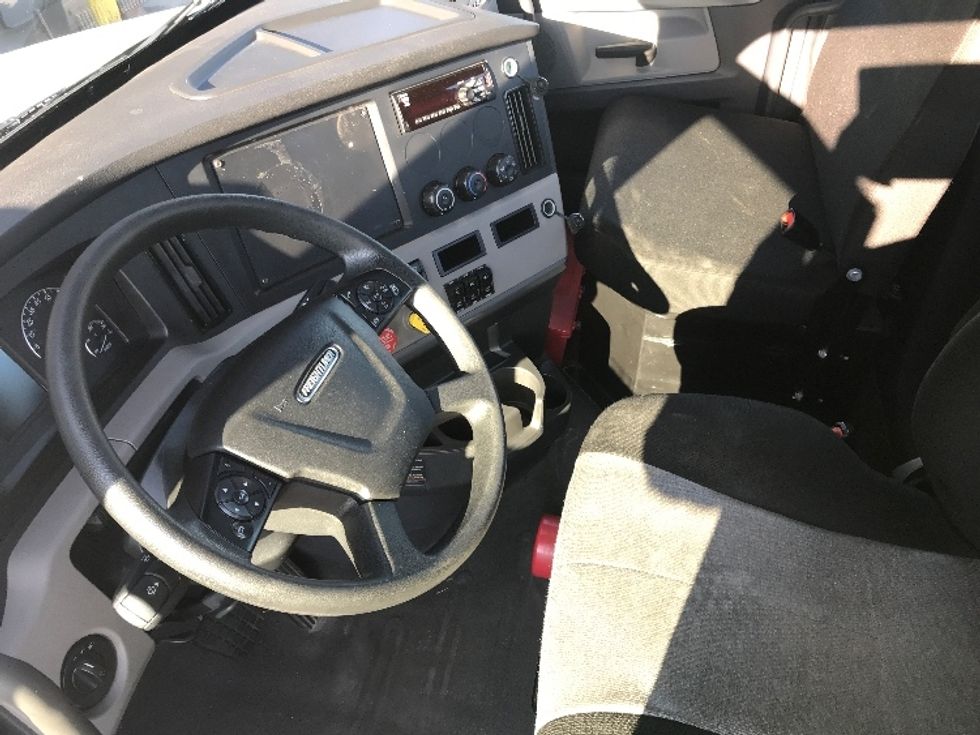 Day Cab Tractor-Heavy Duty Tractors-Freightliner-2020-T12664ST-Bensalem-PA-134,897\n\t\tmiles-$ 63,500 - Image 10