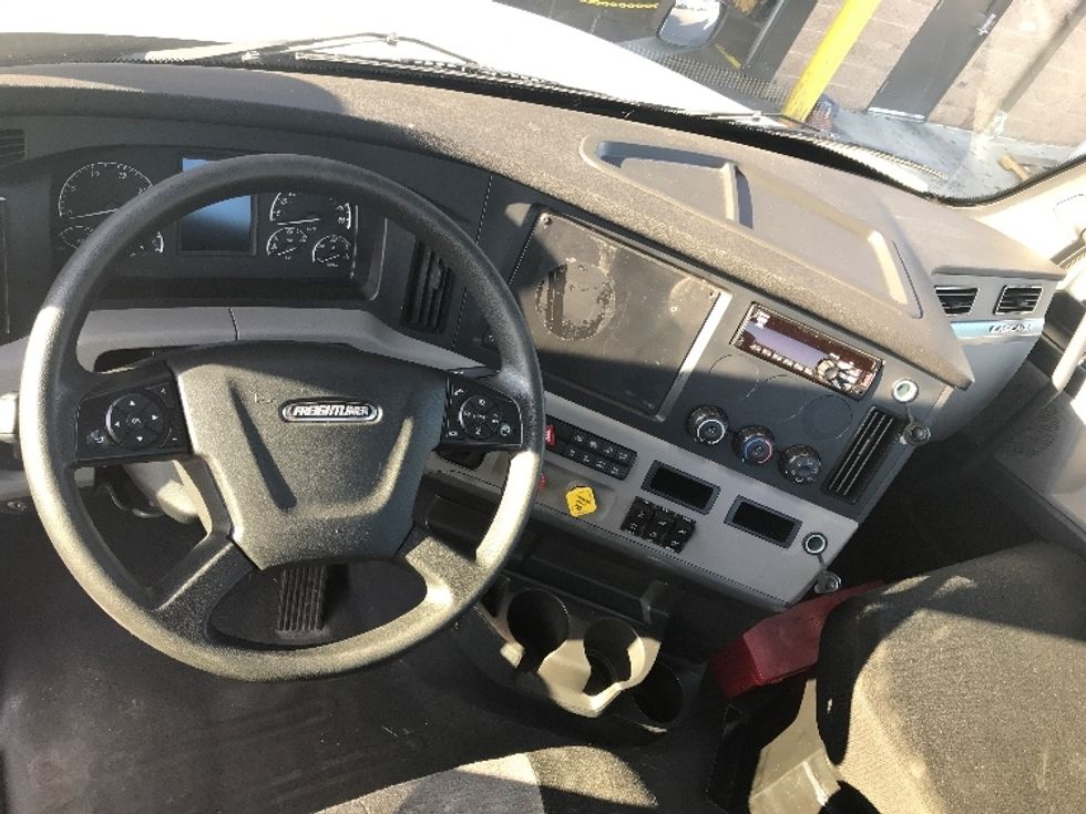 Day Cab Tractor-Heavy Duty Tractors-Freightliner-2020-T12664ST-Bensalem-PA-134,897\n\t\tmiles-$ 63,500 - Image 11