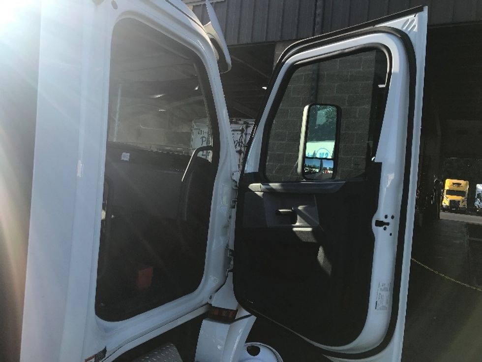 Day Cab Tractor-Heavy Duty Tractors-Freightliner-2020-T12664ST-Bensalem-PA-134,897\n\t\tmiles-$ 63,500 - Image 12