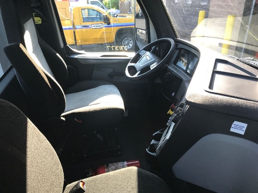 Day Cab Tractor-Heavy Duty Tractors-Freightliner-2020-T12664ST-Bensalem-PA-134,897\n\t\tmiles-$ 63,500 - Image 14