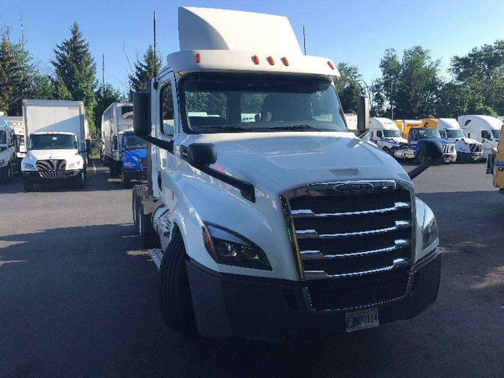 Day Cab Tractor-Heavy Duty Tractors-Freightliner-2020-T12664ST-Bensalem-PA-134,897\n\t\tmiles-$ 63,500 - Image 2