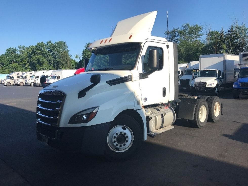 Day Cab Tractor-Heavy Duty Tractors-Freightliner-2020-T12664ST-Bensalem-PA-134,897\n\t\tmiles-$ 63,500 - Image 3