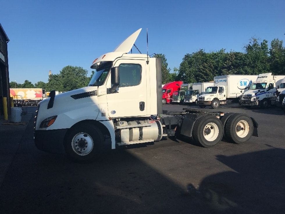 Day Cab Tractor-Heavy Duty Tractors-Freightliner-2020-T12664ST-Bensalem-PA-134,897\n\t\tmiles-$ 63,500 - Image 4