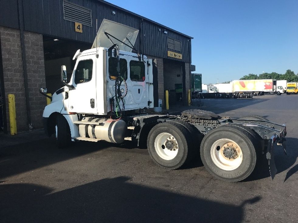 Day Cab Tractor-Heavy Duty Tractors-Freightliner-2020-T12664ST-Bensalem-PA-134,897\n\t\tmiles-$ 63,500 - Image 5