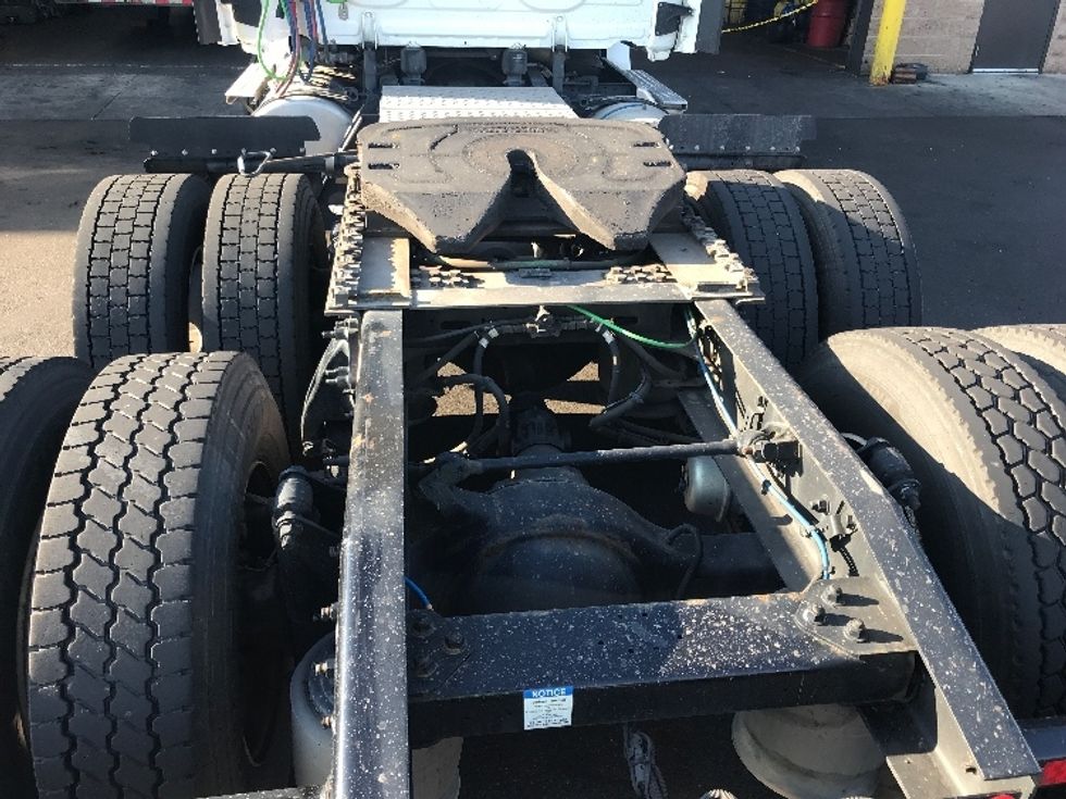 Day Cab Tractor-Heavy Duty Tractors-Freightliner-2020-T12664ST-Bensalem-PA-134,897\n\t\tmiles-$ 63,500 - Image 6