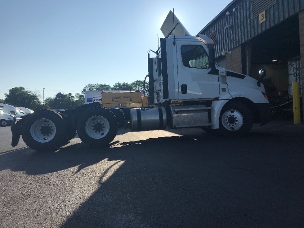Day Cab Tractor-Heavy Duty Tractors-Freightliner-2020-T12664ST-Bensalem-PA-134,897\n\t\tmiles-$ 63,500 - Image 8