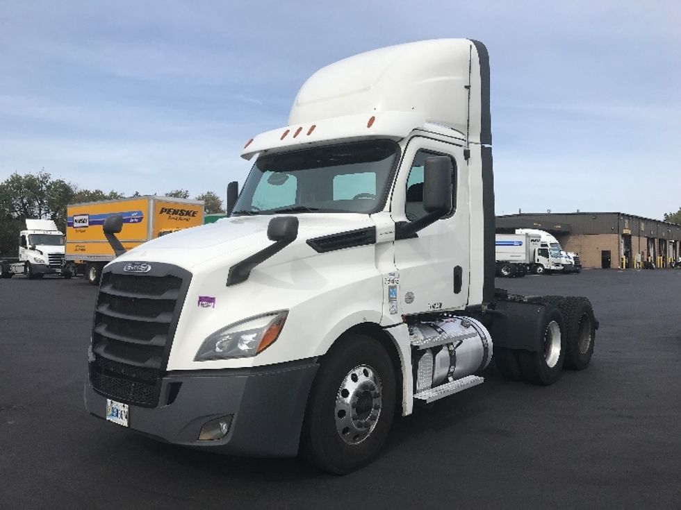 Day Cab Tractor-Heavy Duty Tractors-Freightliner-2020-T12664ST-Bensalem-PA-306,828\n\t\tmiles-$ 53,000 - Image 1