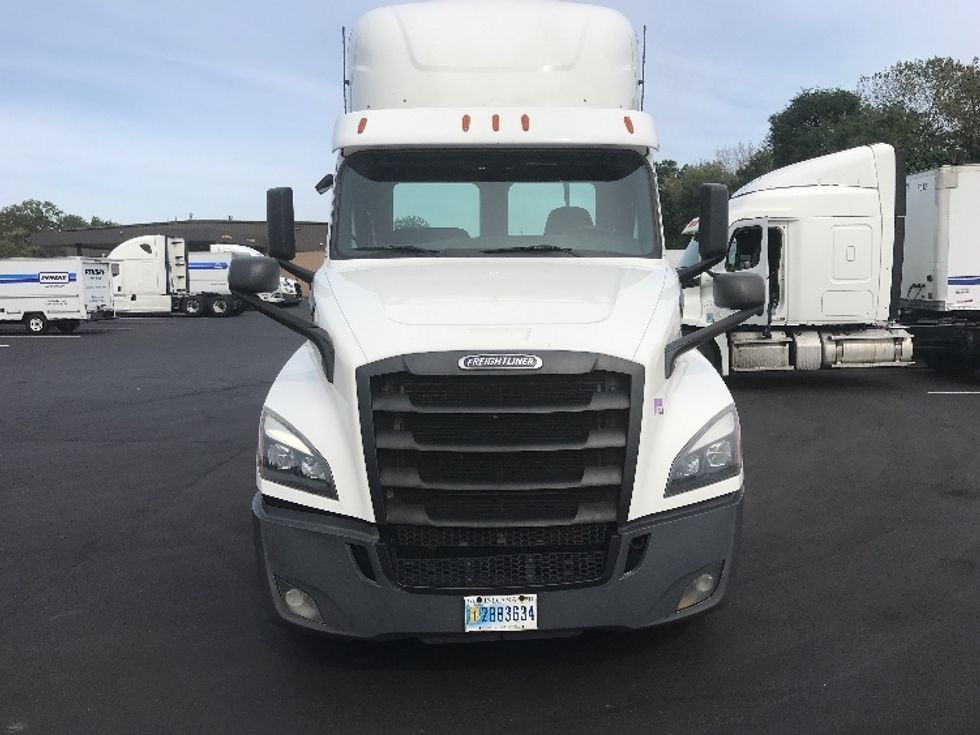 Day Cab Tractor-Heavy Duty Tractors-Freightliner-2020-T12664ST-Bensalem-PA-306,828\n\t\tmiles-$ 53,000 - Image 2