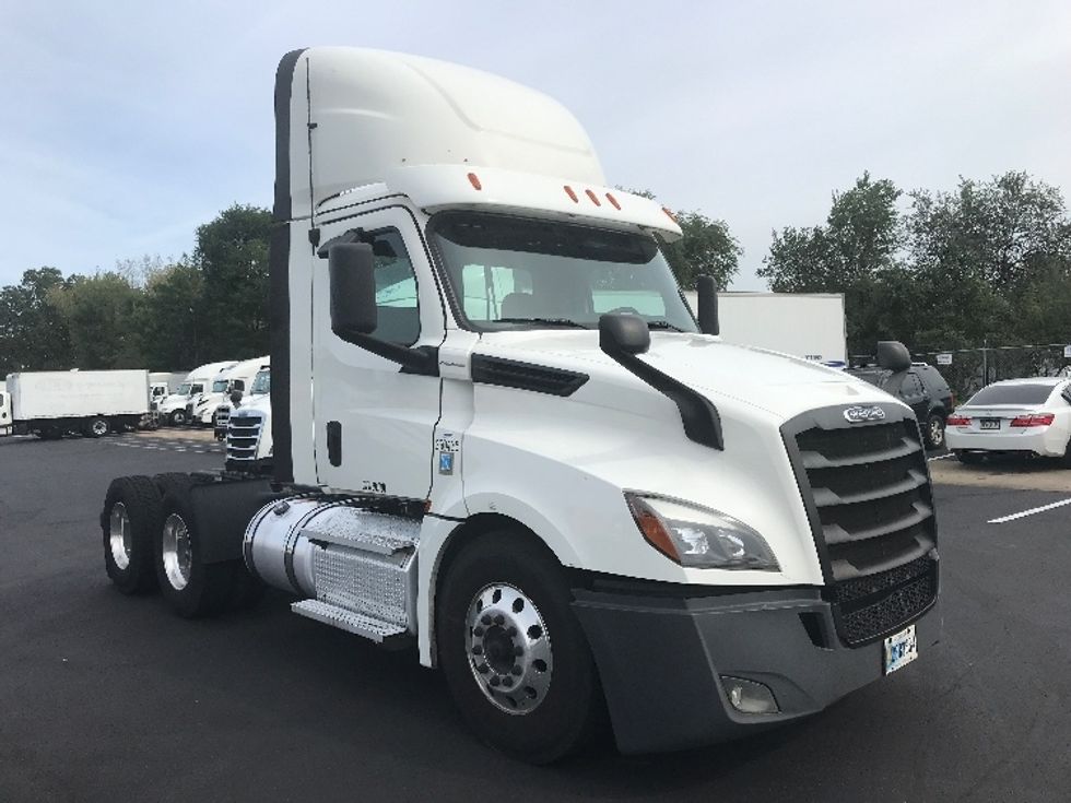 Day Cab Tractor-Heavy Duty Tractors-Freightliner-2020-T12664ST-Bensalem-PA-306,828\n\t\tmiles-$ 53,000 - Image 3