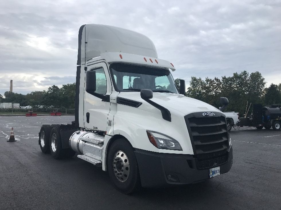 Day Cab Tractor-Heavy Duty Tractors-Freightliner-2020-T12664ST-Bensalem-PA-330,609\n\t\tmiles-$ 52,000 - Image 1