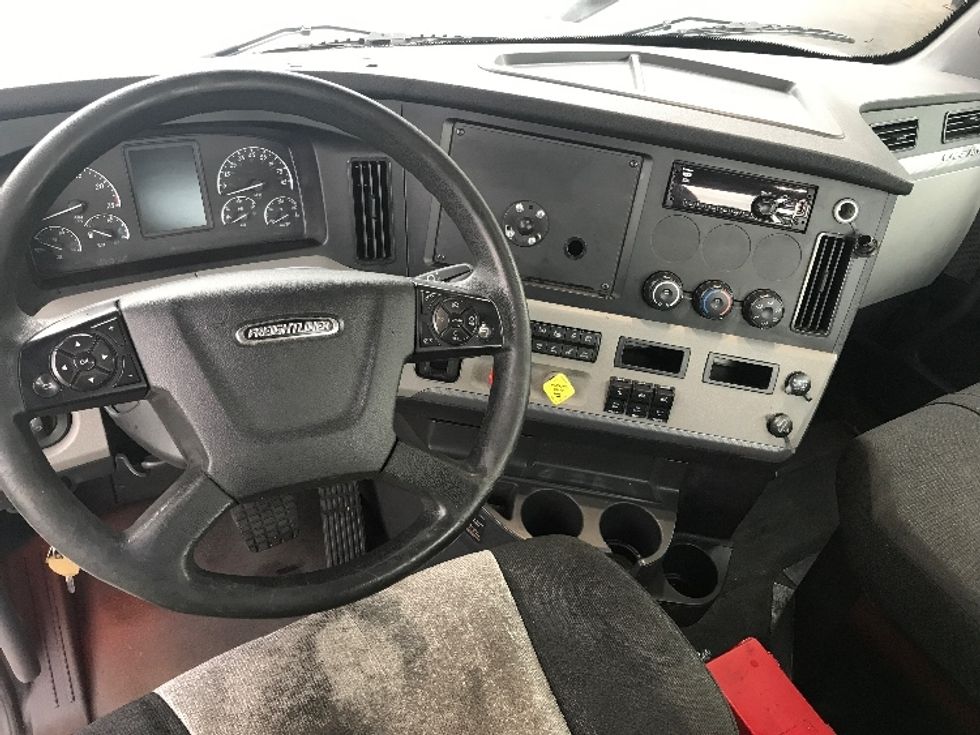 Day Cab Tractor-Heavy Duty Tractors-Freightliner-2020-T12664ST-Bensalem-PA-330,609\n\t\tmiles-$ 52,000 - Image 11