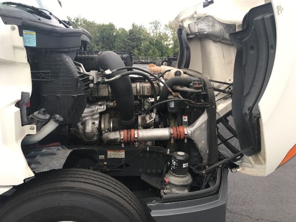 Day Cab Tractor-Heavy Duty Tractors-Freightliner-2020-T12664ST-Bensalem-PA-330,609\n\t\tmiles-$ 52,000 - Image 15