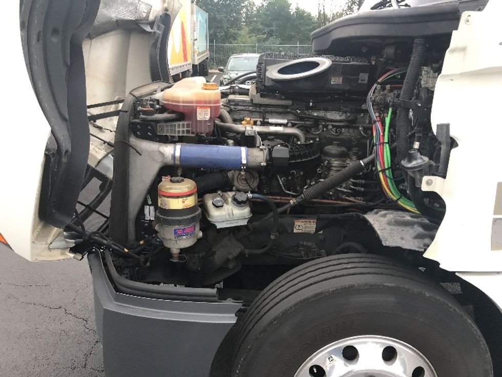 Day Cab Tractor-Heavy Duty Tractors-Freightliner-2020-T12664ST-Bensalem-PA-330,609\n\t\tmiles-$ 52,000 - Image 16