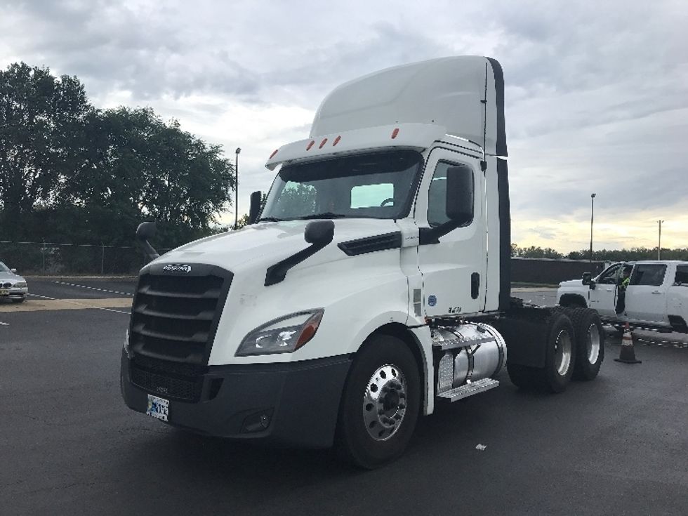 Day Cab Tractor-Heavy Duty Tractors-Freightliner-2020-T12664ST-Bensalem-PA-330,609\n\t\tmiles-$ 52,000 - Image 3